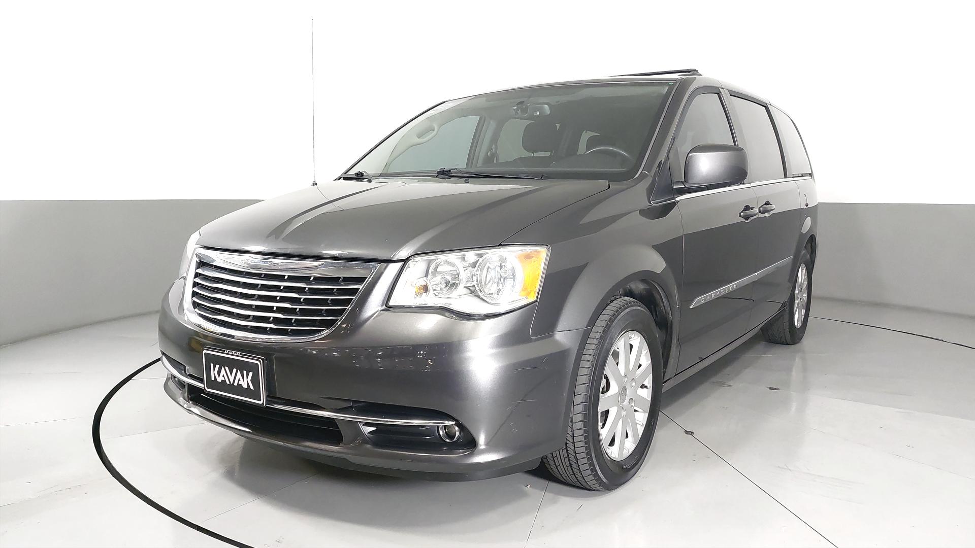 Autos Chrysler Town Country 3 6 TOURING PIEL Minivan 2016 Usados