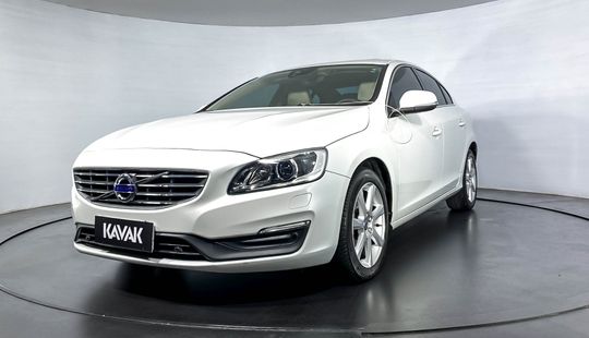Volvo S60 T4 MOMENTUM 2017