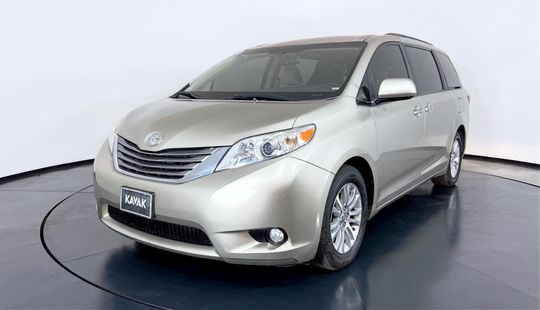 Toyota Sienna XLE 2015