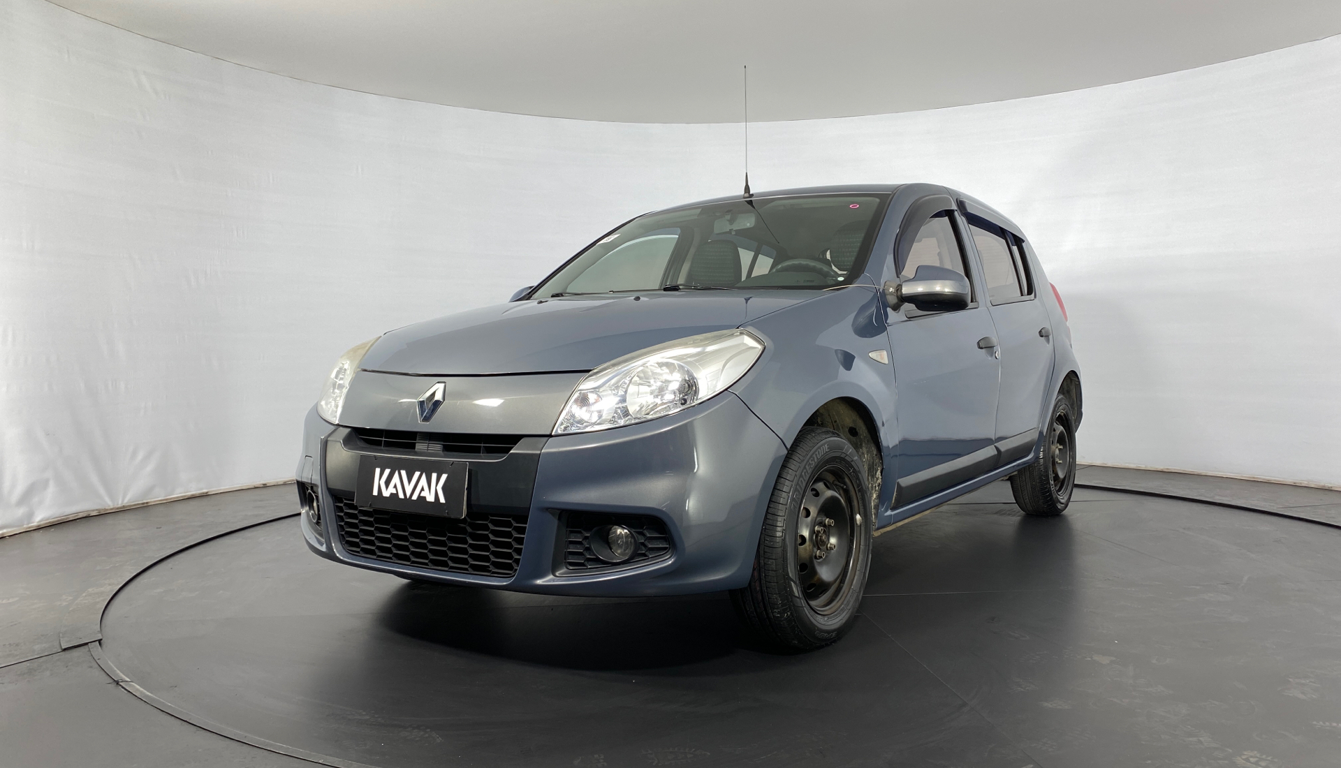 Renault sandero 2013 год