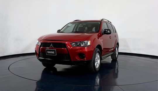 Mitsubishi Outlander LS 2013