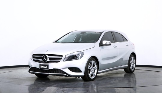 Mercedes Benz Clase A 1.6 A 200 Urban B.efficiency 156cv 2013