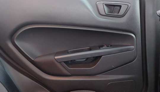 Ford Fiesta Kinetic Design 1.6 Design 120cv Titanium 2012