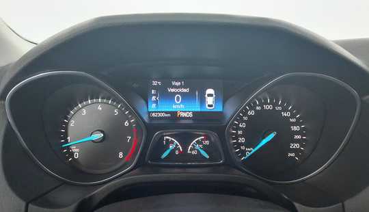 Ford Focus III 2.0 Sedan Titanium At6 L/16 2015