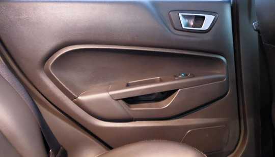 Ford Fiesta Kinetic Design 1.6 Titanium 120cv 2015