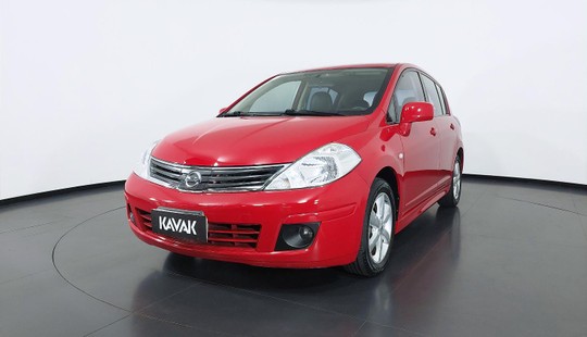 Nissan Tiida SL 2012