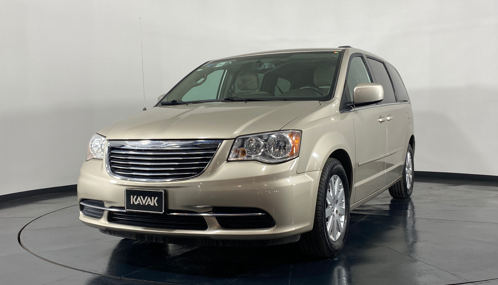 Chrysler Town & Country 2016 154793 37000 KM Precio 265999