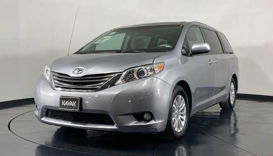 Toyota Sienna XLE 2013