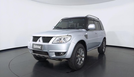 Mitsubishi PAJERO TR4 FLEX MANUAL 2013