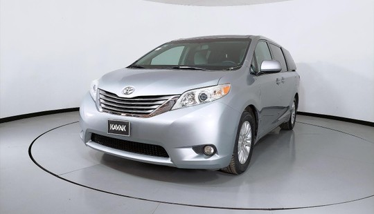 Toyota Sienna XLE 2015