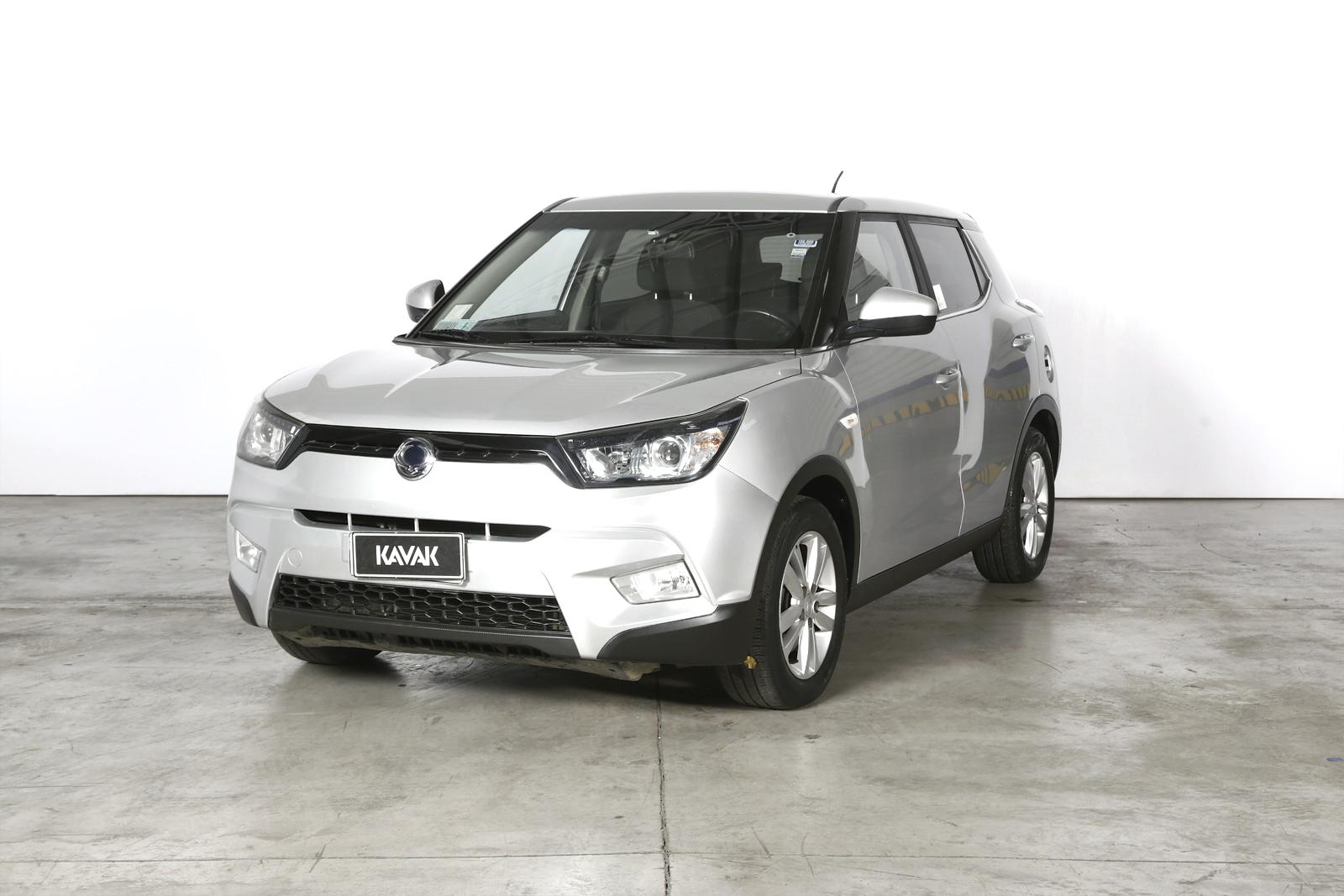 Autos Ssangyong Tivoli 1.6 4X2 STD MT Suv 2017 usados | KAVAK Chile