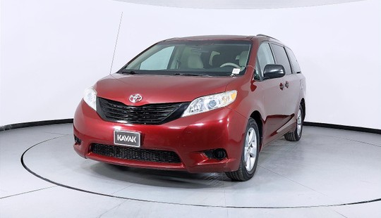 Toyota Sienna CE 2011