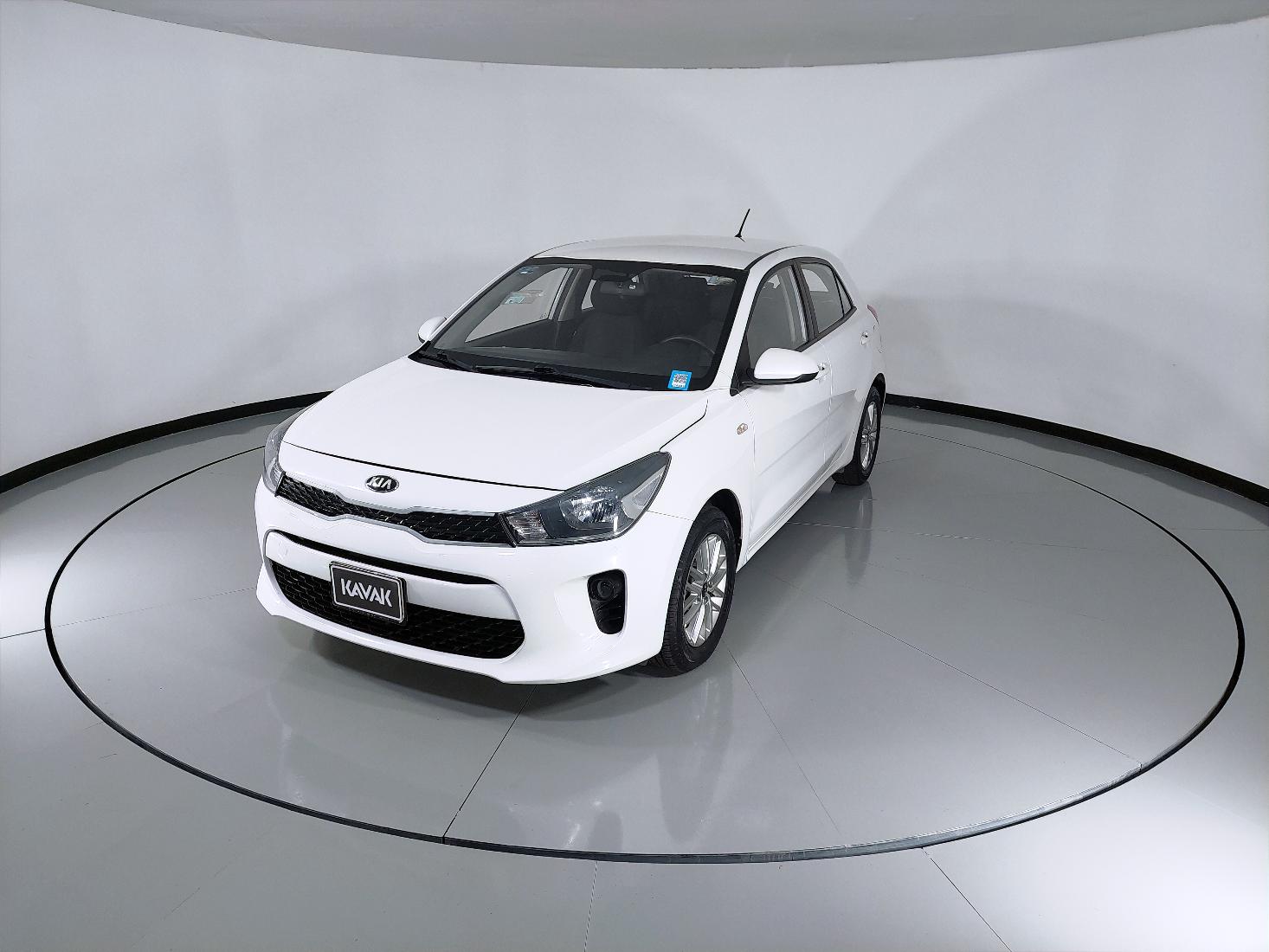 Autos Kia Rio 1.6 LX Hatchback 2018 usados KAVAK México