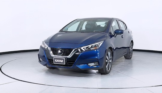Nissan Versa azul | Kavak