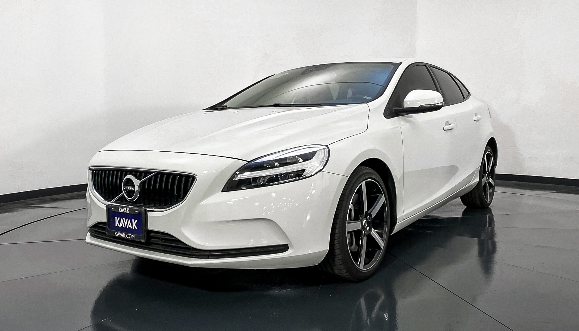 Volvo v40 2018