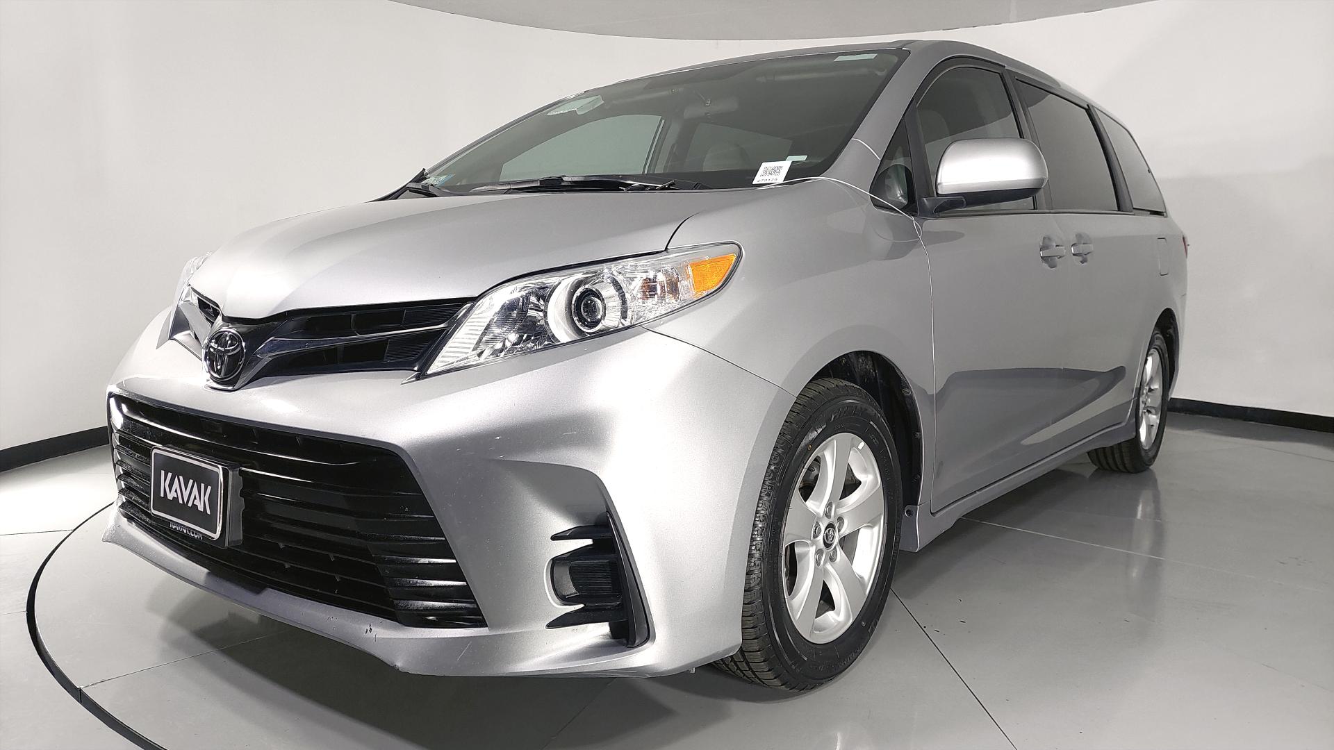 Autos Toyota Sienna 3.5 LE AT Minivan 2018 usados | KAVAK México