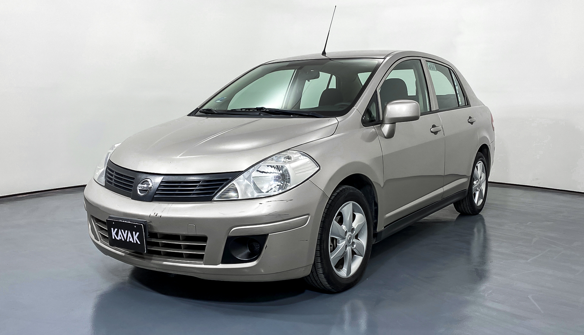 Стекла фар nissan tiida