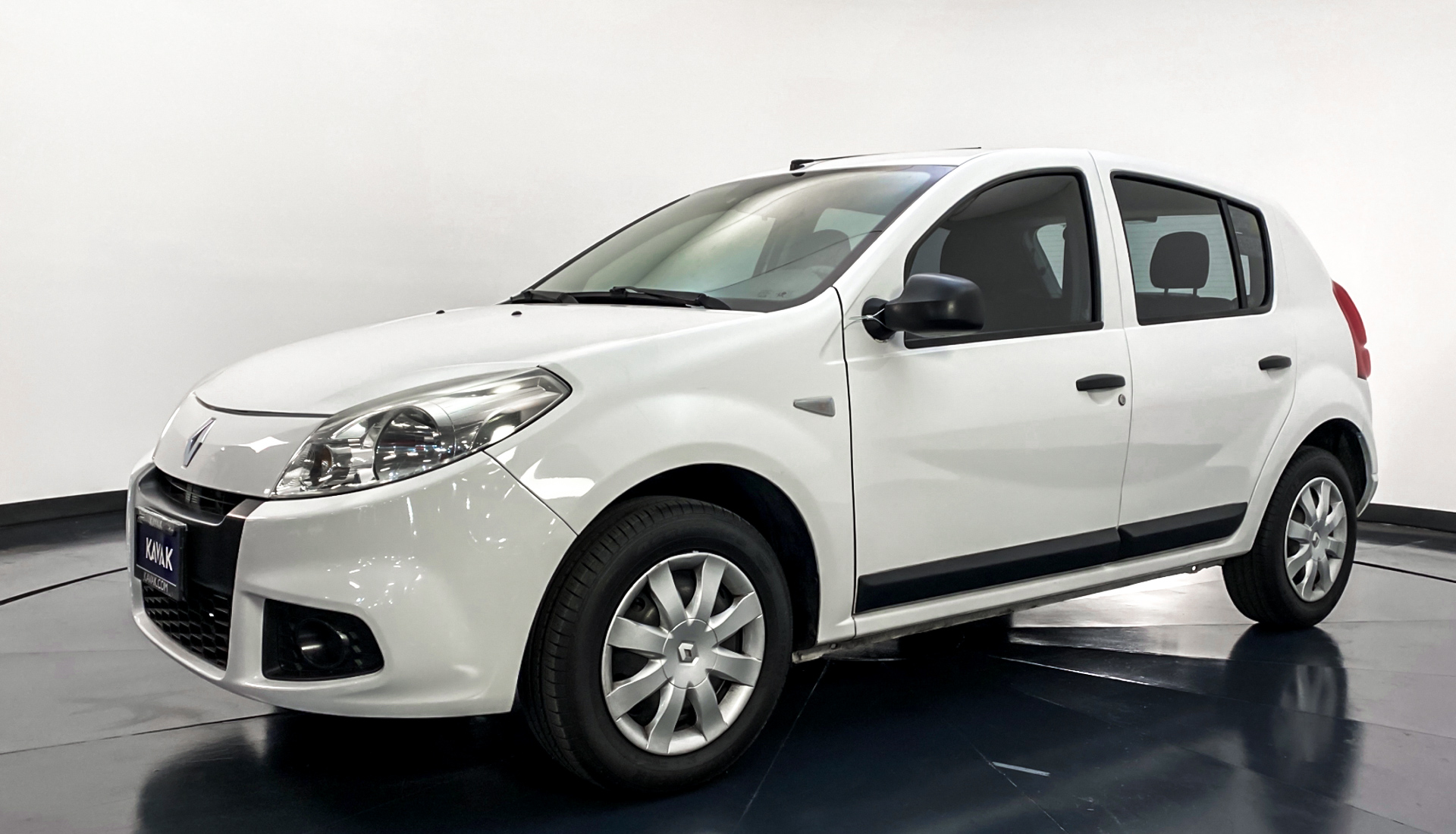 Renault sandero 2013 год