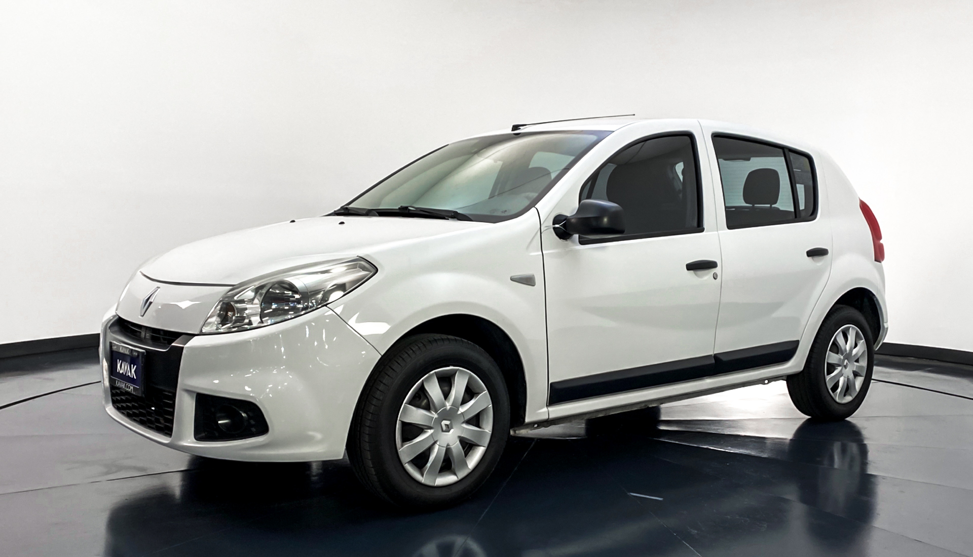 Renault sandero 2013 год