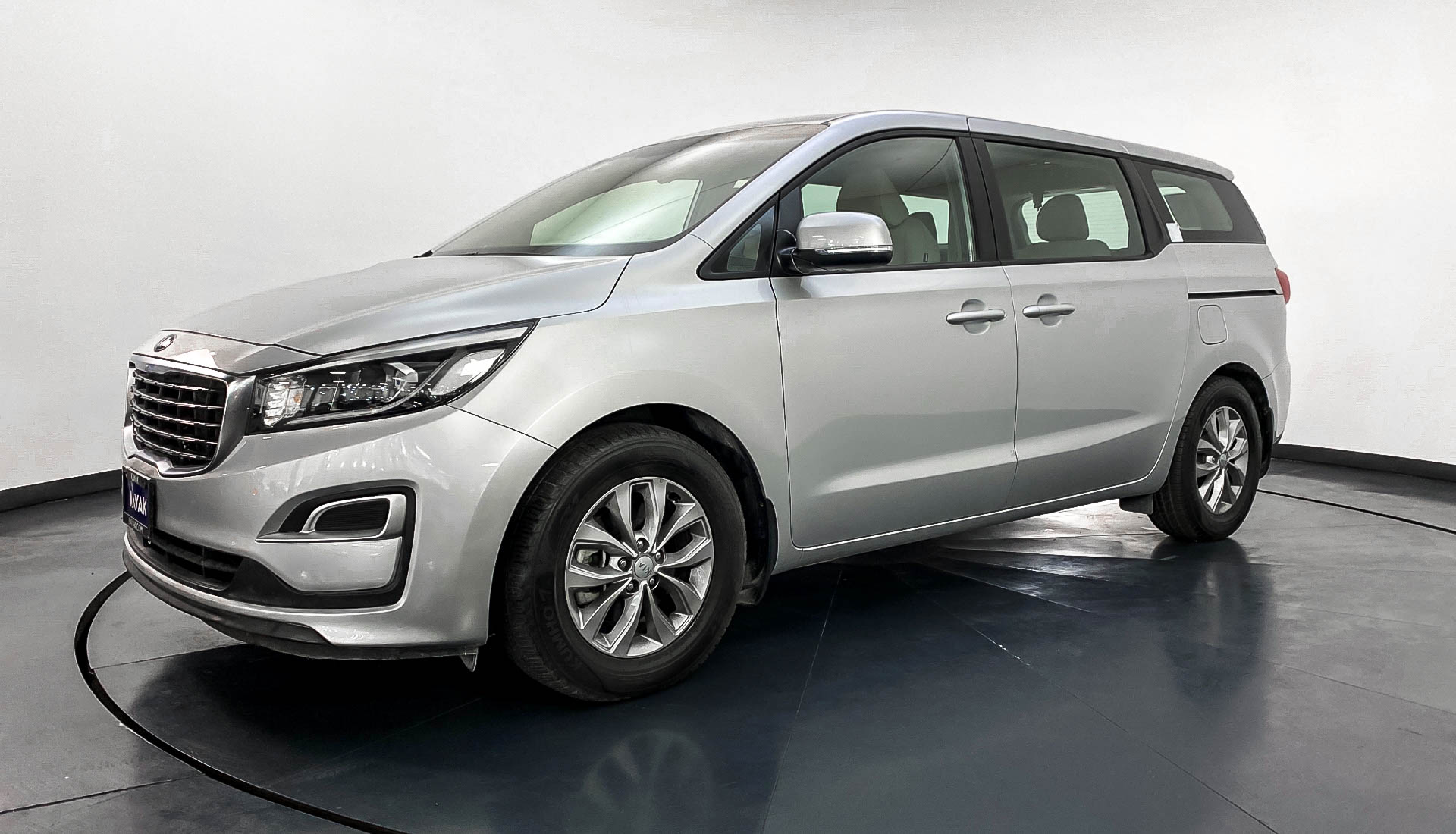 Kia Sedona Minivan 2016 белая