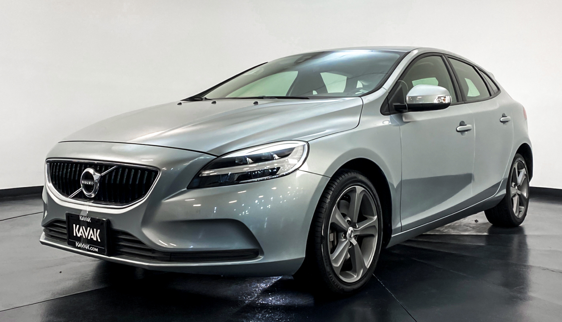 Volvo v40 2018