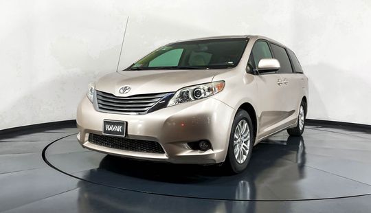 Toyota Sienna XLE 2012