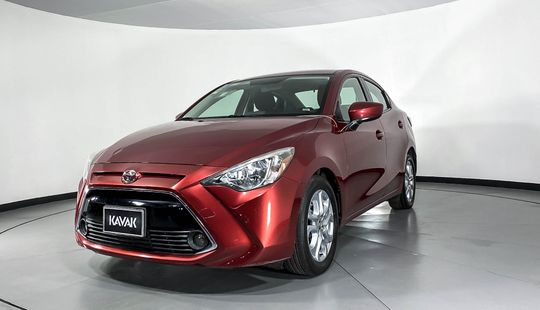Toyota Yaris R High 2016