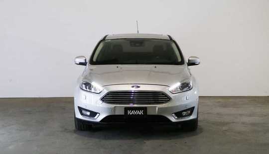 Ford Focus III 2.0 Sedan Titanium At6 L/16 2015